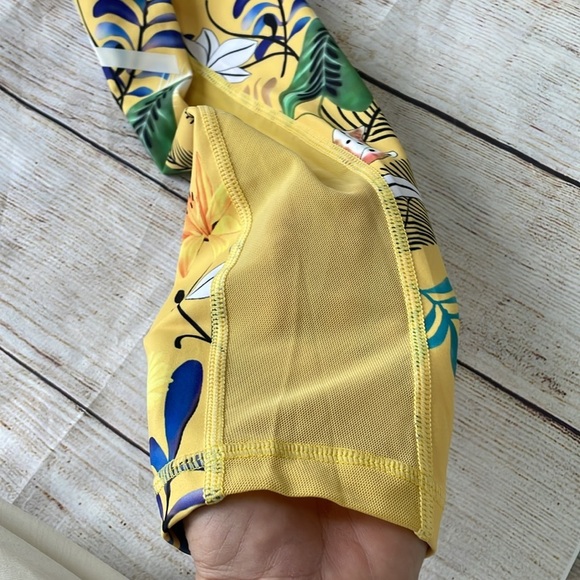 Zyia reflective Light n Tight leggings Yellow floral print Mesh detail Size 6-8 - Picture 8 of 10